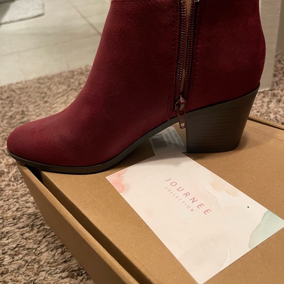 Journee Collection Size 7 ankle boots, wine color - Picture 2 of 5